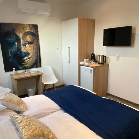 Greenwood 4*